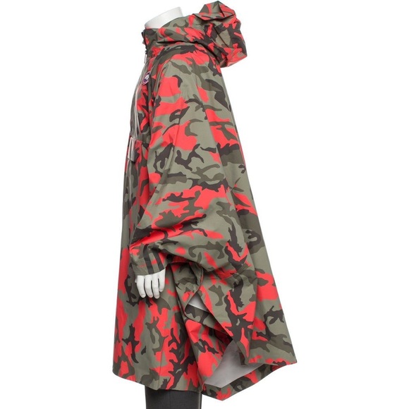 Canada Goode Printed Rain Poncho - Picture 2 of 3